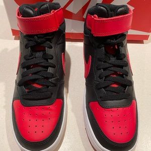 Court Borough Mid 2 (Black University Red GS)